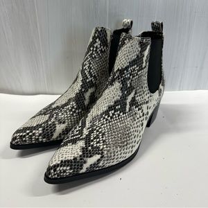Ladies Blondo‎ black white snake skin booties boots size 8.5 ankle boots